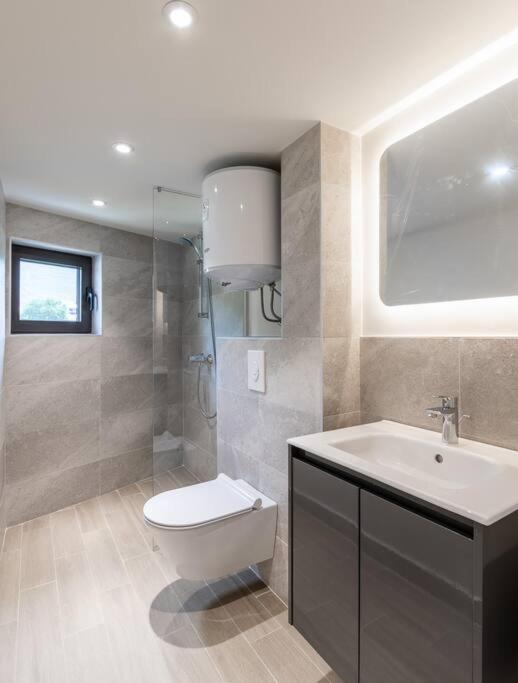 Mini Condos 13 D1 - Modern Studio With Mezzanine Tivat Eksteriør bilde